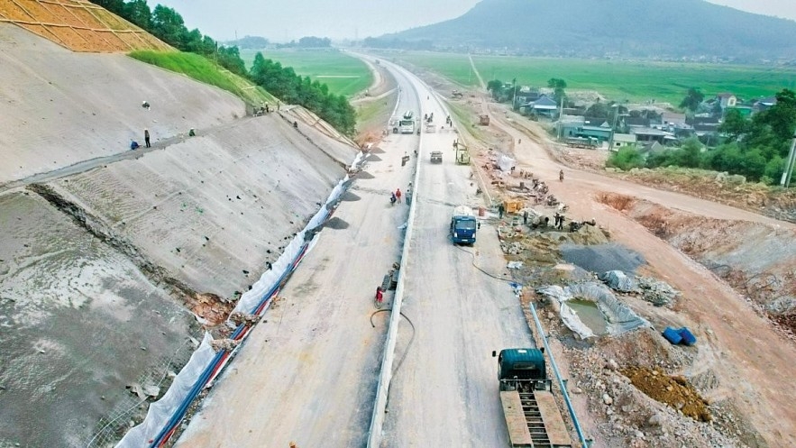 Thông tuyến cao tốc Diễn Châu - Bãi Vọt và Cam Lâm - Vĩnh Hảo