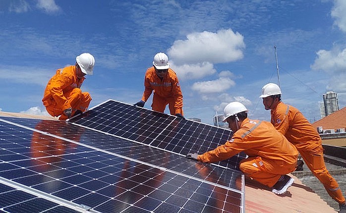 Phát triển điện mặt trời mái nhà- Lợi ích song hành cùng thách thức