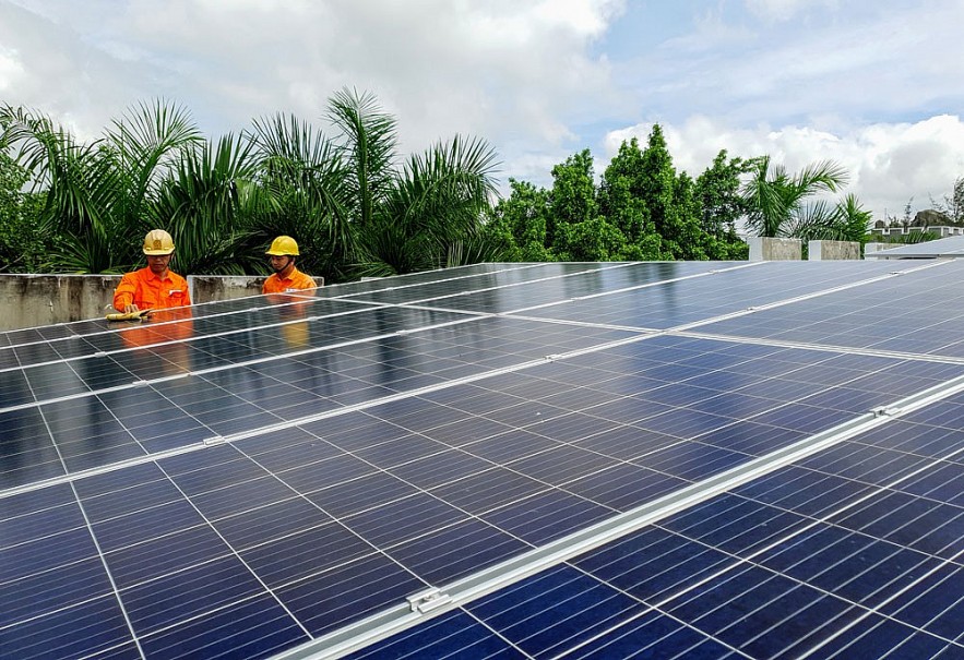 Phát triển điện mặt trời mái nhà- Lợi ích song hành cùng thách thức