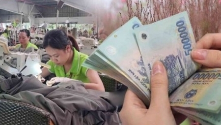 Tiền lương làm thêm ngày nghỉ lễ có được miễn trừ tính thuế thu nhập cá nhân?