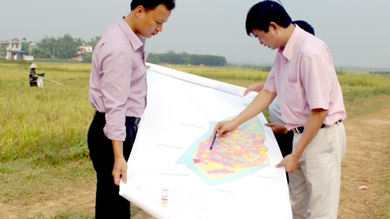 Tạm dừng kiểm kê đất đai, đề xuất giao quyền cấp sổ đỏ về xã