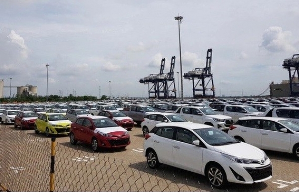 Thị trường ô tô nhập khẩu nguyên chiếc tại Việt Nam tiếp tục giảm