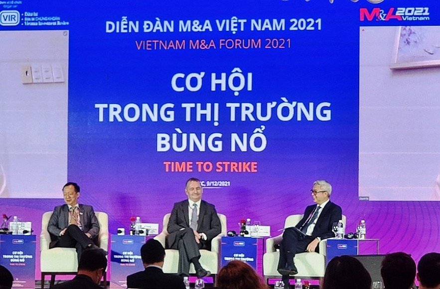 Các diễn giả chia sẻ thông tin về xu hướng thị trường M&amp;A Việt Nam. Ảnh Đỗ Doãn