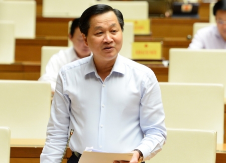 Phó Thủ tướng Lê Minh Khái trả lời chất vấn về việc siết chặt tín dụng trong lĩnh vực bất động sản