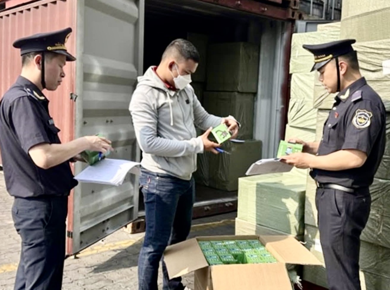 Bộ Tài chính đẩy mạnh số hóa thủ tục hải quan với hàng bưu chính, chuyển phát nhanh Bộ Tài chính đẩy mạnh số hóa thủ tục hải quan với hàng bưu chính, chuyển phát nhanh