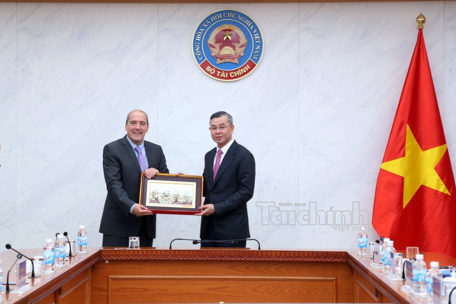 Bộ trưởng Ngô Văn Tuấn tiếp Chủ tịch Fitch Ratings Ian Linnell