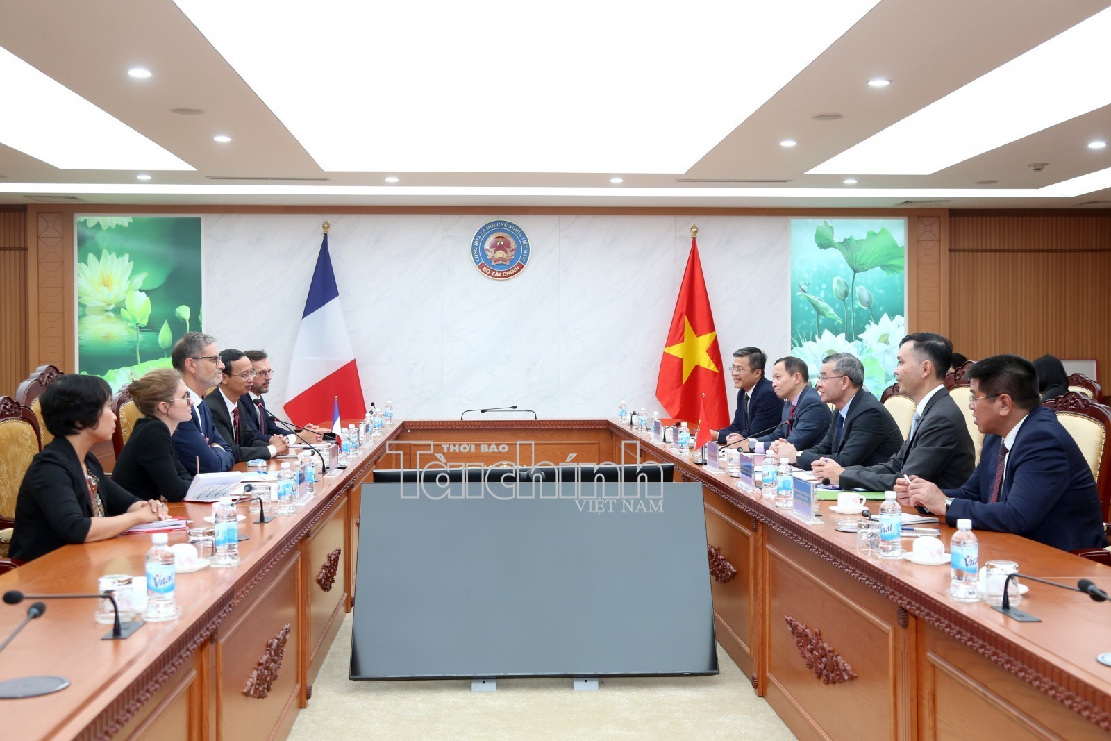 Bộ trưởng Ngô Văn Tuấn tiếp Đại sứ Pháp Olivier Brochet chào từ biệt kết thúc nhiệm kỳ Bộ trưởng Ngô Văn Tuấn tiếp Đại sứ Pháp Olivier Brochet chào từ biệt kết thúc nhiệm kỳ