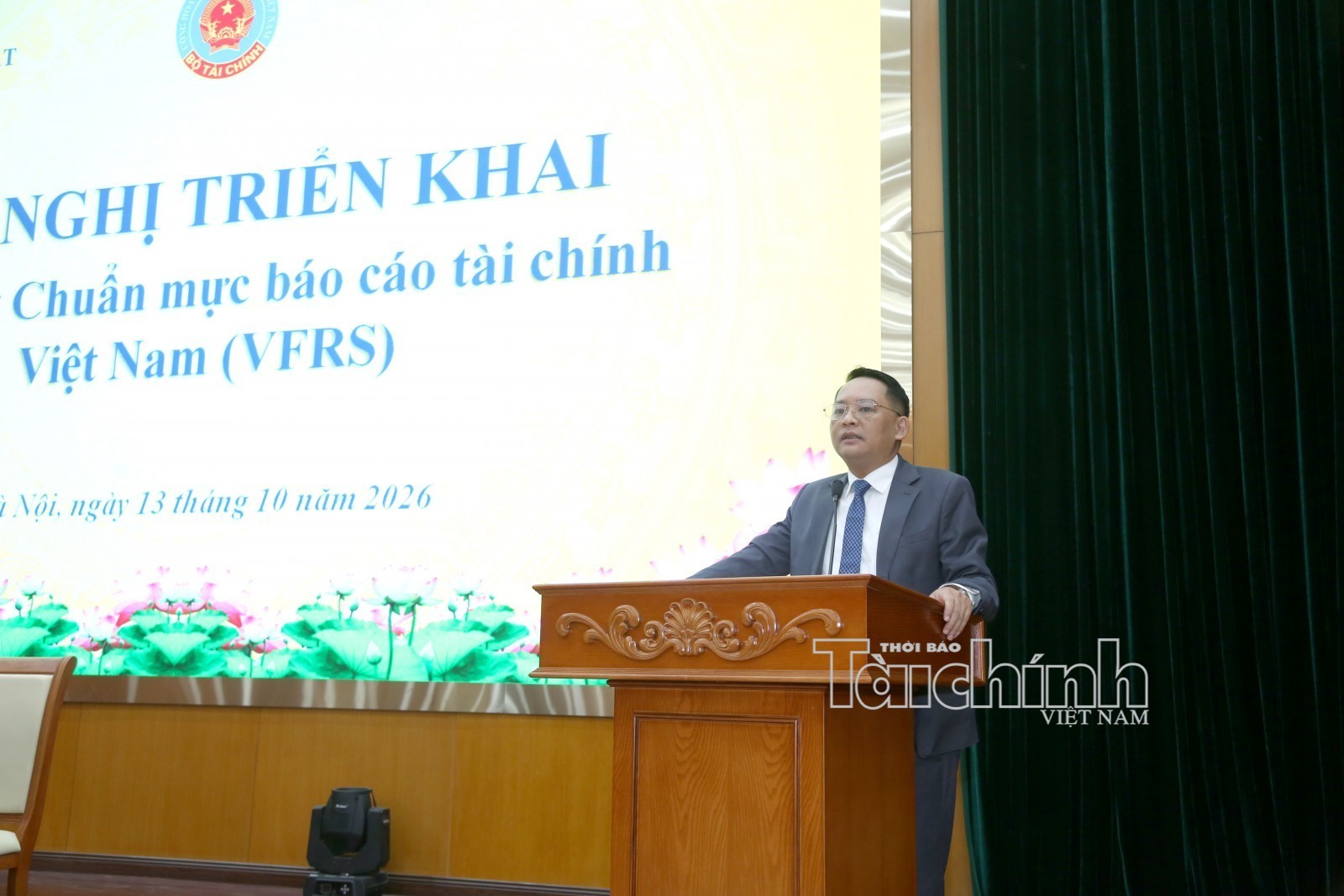 Chính thức triển khai xây dựng 42 chuẩn mực báo cáo tài chính Việt Nam Chính thức triển khai xây dựng 42 chuẩn mực báo cáo tài chính Việt Nam