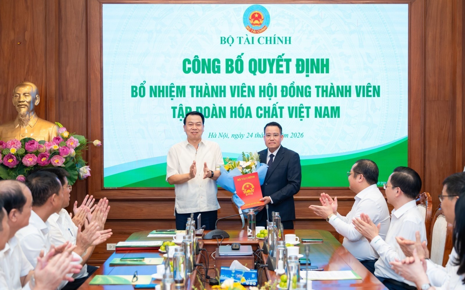 Công bố quyết định bổ nhiệm Thành viên Hội đồng thành viên Tập đoàn Hóa chất Việt Nam