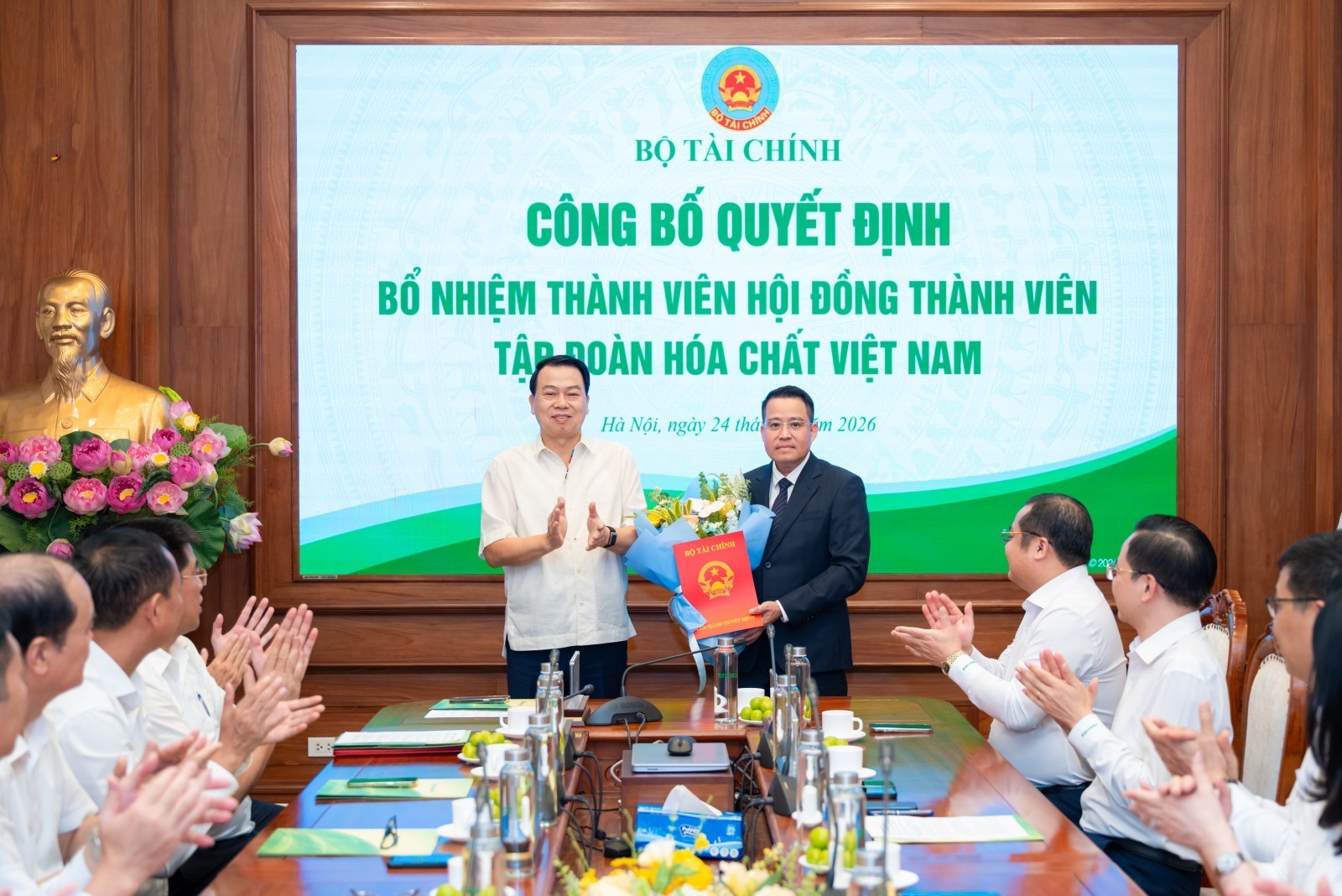 Công bố quyết định bổ nhiệm Thành viên Hội đồng thành viên Tập đoàn Hóa chất Việt Nam Công bố quyết định bổ nhiệm Thành viên Hội đồng thành viên Tập đoàn Hóa chất Việt Nam