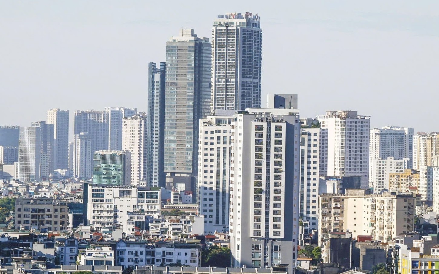 Doanh nghiệp bất động sản lãi lớn, nhưng áp lực tài chính hiện hữu