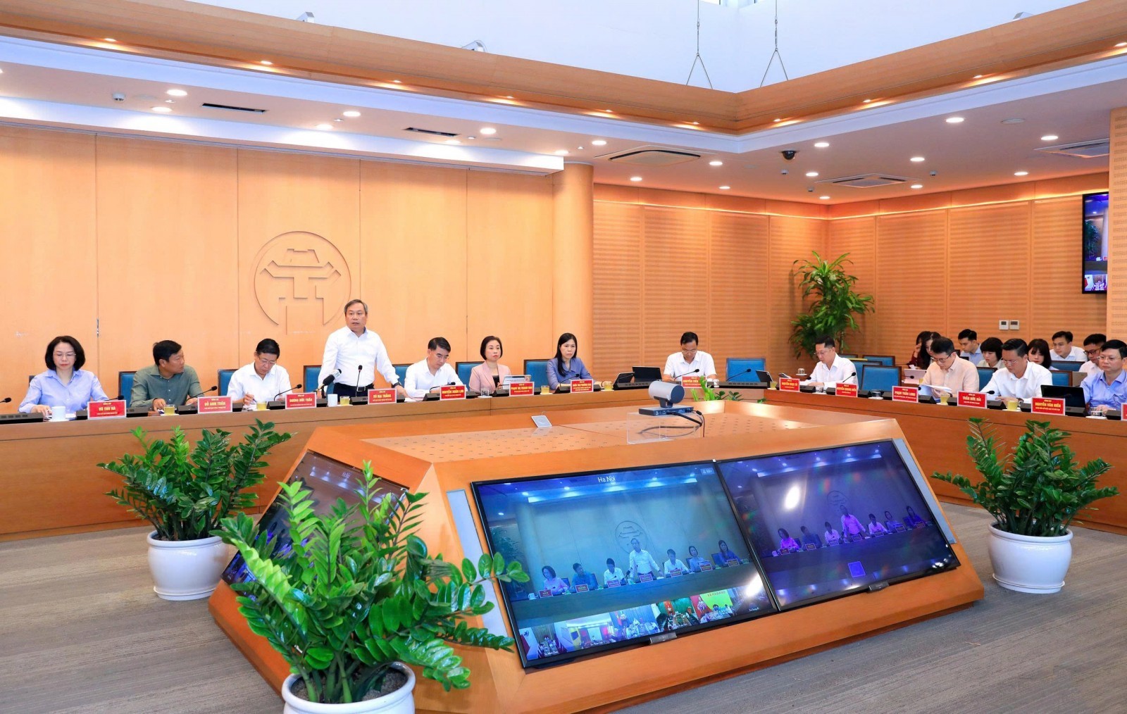 Hà Nội tăng tốc các động lực tăng trưởng, phấn đấu GRDP năm 2026 đạt từ 11% trở lên Hà Nội tăng tốc các động lực tăng trưởng, phấn đấu GRDP năm 2026 đạt từ 11% trở lên