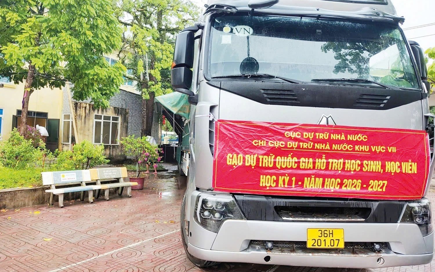 Hành trình đưa hơn 1.800 tấn gạo dự trữ đến với học sinh vùng khó