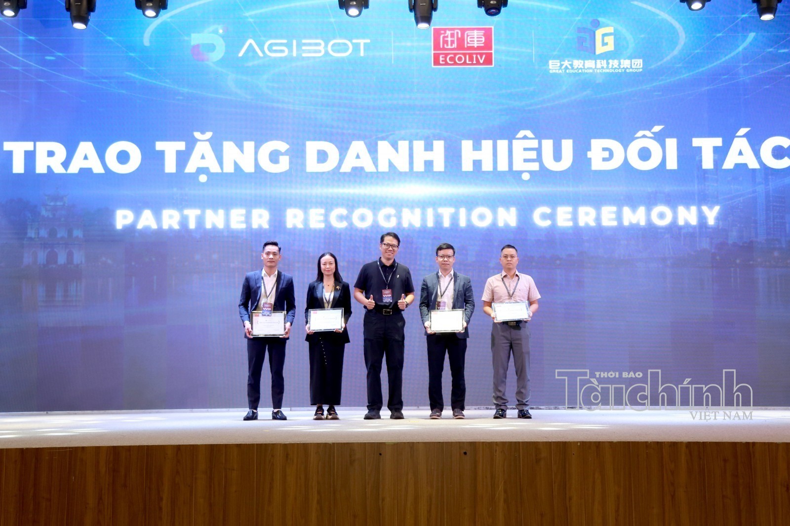 Hội nghị AI hiện thân Việt Nam lần thứ nhất: Định hình kỷ nguyên năng suất mới và chiến lược vươn tầm khu vực Hội nghị AI hiện thân Việt Nam lần thứ nhất: Định hình kỷ nguyên năng suất mới và chiến lược vươn tầm khu vực
