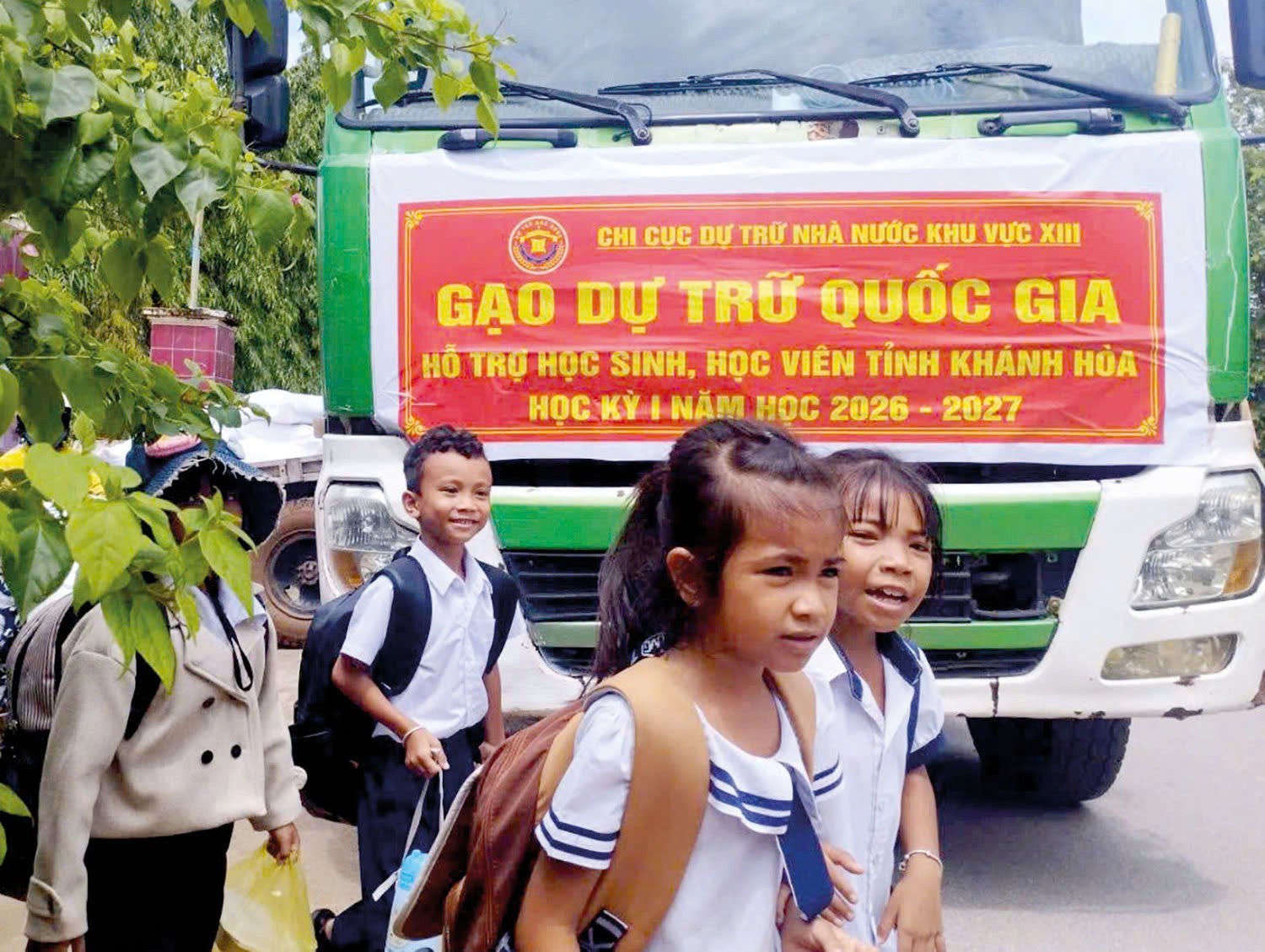 Hơn 1.932 tấn gạo dự trữ quốc gia đến với học sinh đúng hạn Hơn 1.932 tấn gạo dự trữ quốc gia đến với học sinh đúng hạn