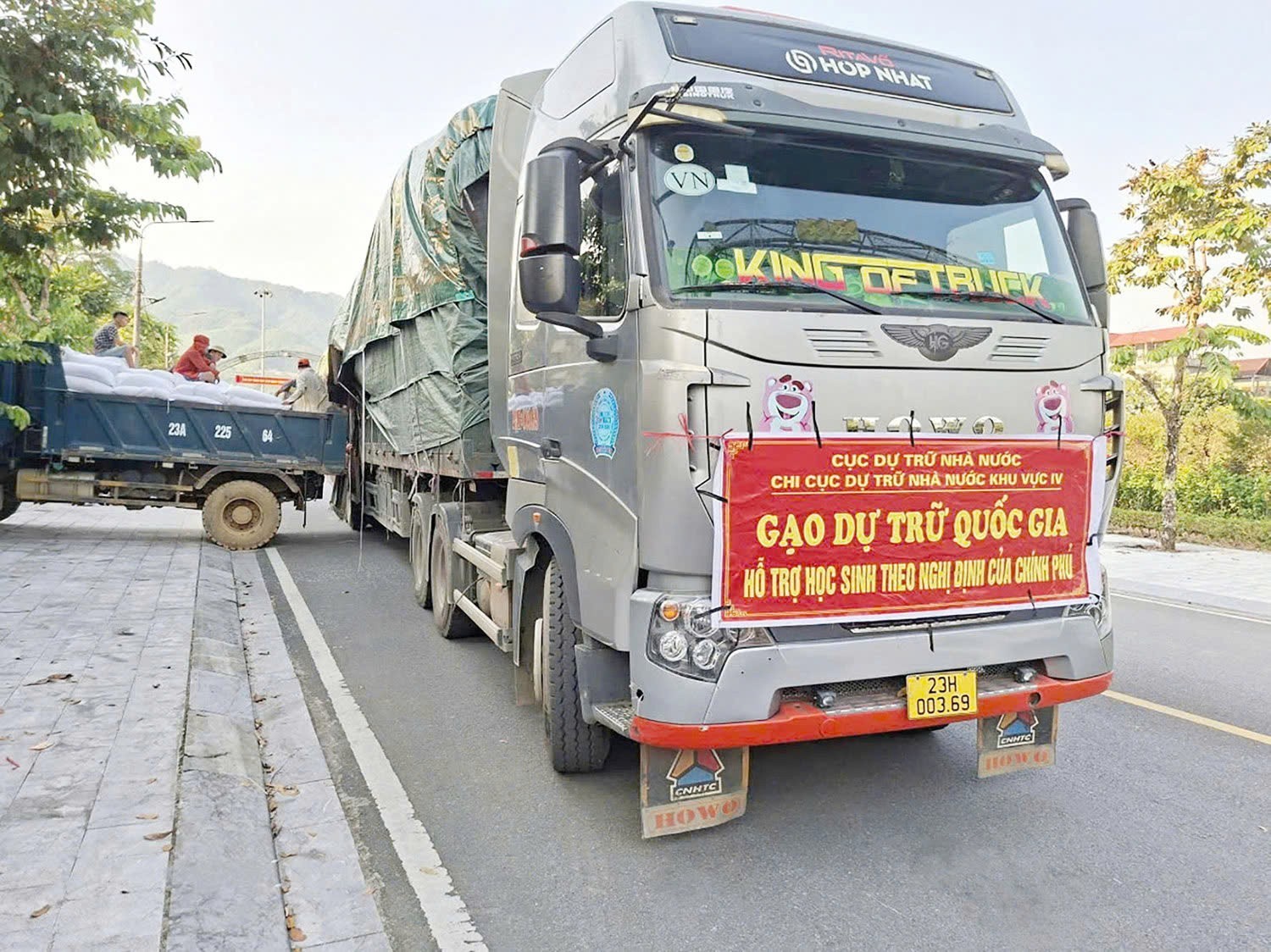 Khẩn trương xuất cấp gạo dự trữ quốc gia đến với học sinh đầu năm học mới Khẩn trương xuất cấp gạo dự trữ quốc gia đến với học sinh đầu năm học mới
