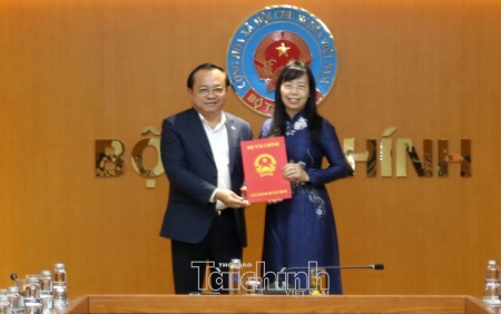 Bộ Tài chính trao quyết định bổ nhiệm Phó Cục trưởng Cục Quản lý, giám sát bảo hiểm