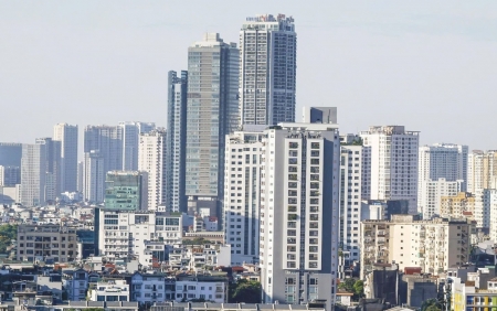 Doanh nghiệp bất động sản lãi lớn, nhưng áp lực tài chính hiện hữu