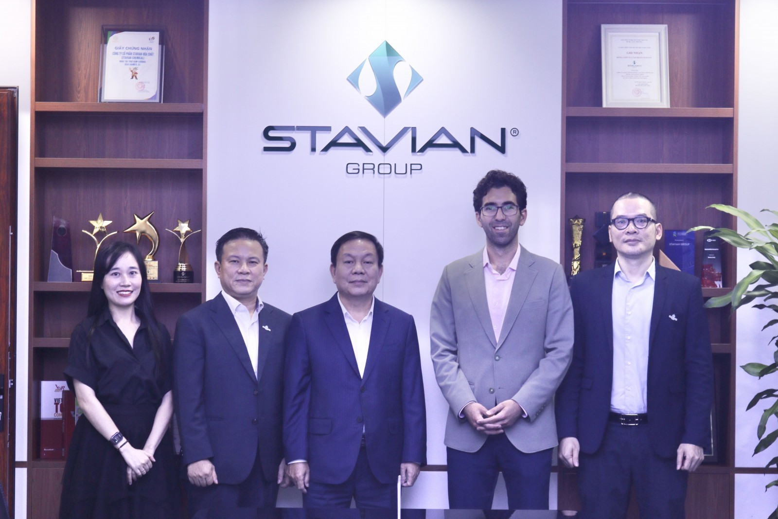Tập đoàn Stavian trao đổi với chuyên gia RAND về phát triển hạ tầng siêu trí tuệ và hợp tác công nghệ Việt Nam – Hoa Kỳ Tập đoàn Stavian trao đổi với chuyên gia RAND về phát triển hạ tầng siêu trí tuệ và hợp tác công nghệ Việt Nam – Hoa Kỳ