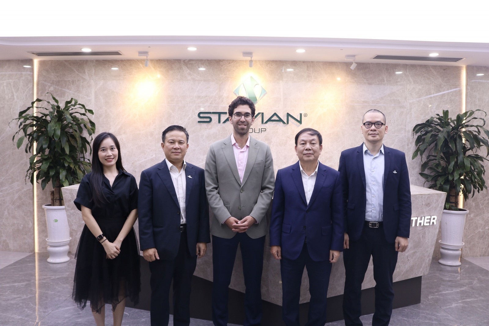 Tập đoàn Stavian trao đổi với chuyên gia RAND về phát triển hạ tầng siêu trí tuệ và hợp tác công nghệ Việt Nam – Hoa Kỳ Tập đoàn Stavian trao đổi với chuyên gia RAND về phát triển hạ tầng siêu trí tuệ và hợp tác công nghệ Việt Nam – Hoa Kỳ