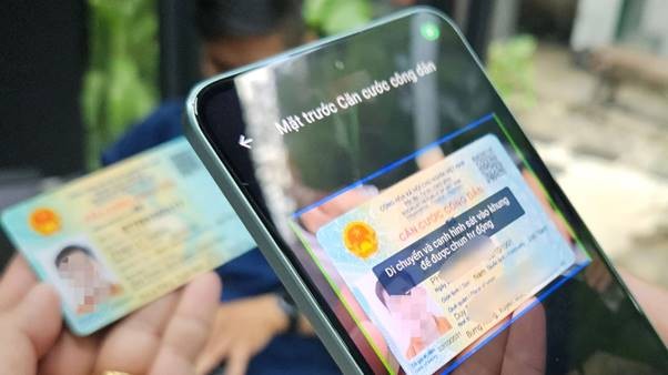 Từ CCCD đến smartphone: Cách công nghệ đang thay đổi trải nghiệm tài chính Từ CCCD đến smartphone: Cách công nghệ đang thay đổi trải nghiệm tài chính