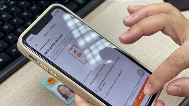 Từ CCCD đến smartphone: Cách công nghệ đang thay đổi trải nghiệm tài chính Từ CCCD đến smartphone: Cách công nghệ đang thay đổi trải nghiệm tài chính