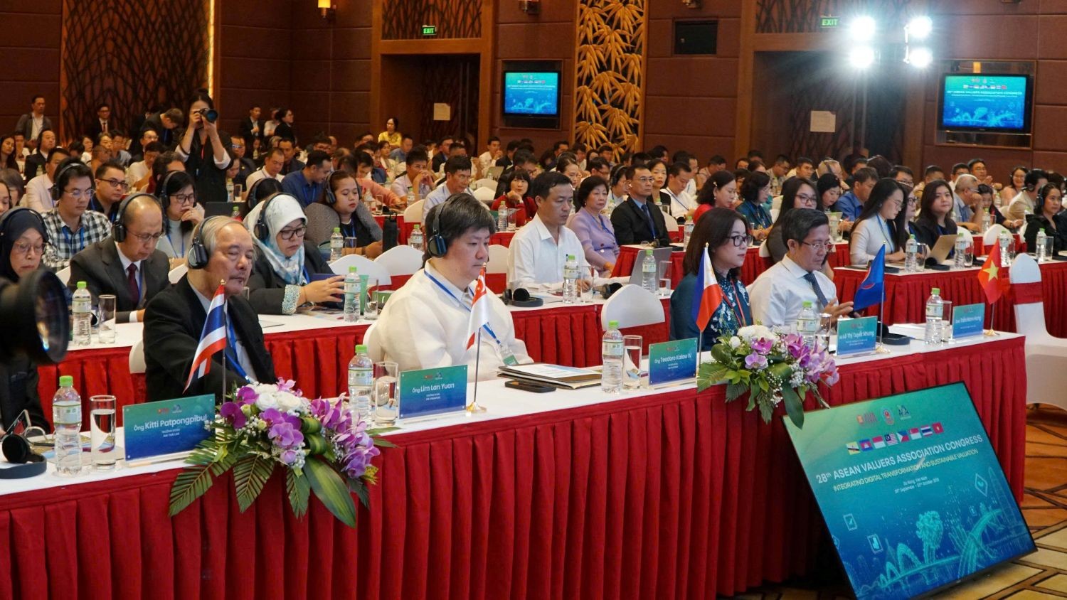 Hội nghị thu hút hơn 300 đại biểu liên quan chuyên ngành lĩnh vực thẩm định giá. Ảnh: Hà Minh Hội nghị thu hút hơn 300 đại biểu liên quan chuyên ngành lĩnh vực thẩm định giá. Ảnh: Hà Minh